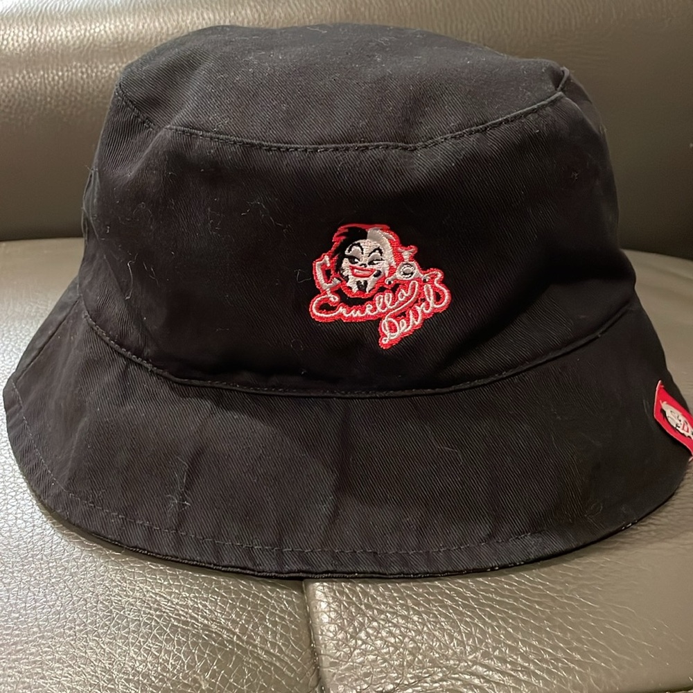 Cruella De Vil bucket hat